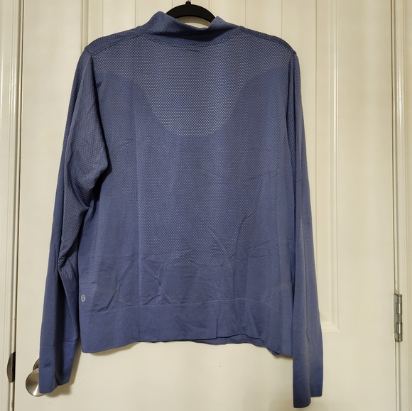 Lululemon Swiftly Relaxed Half Zip. Colour is Water Drop / Vapor. Size 12 - Picture 5 of 10